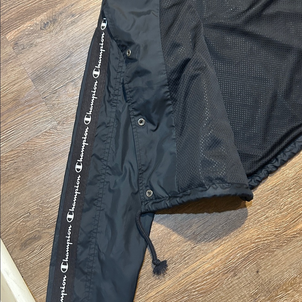 Champion Women's Black Cropped Windbreaker Jacket - Picture 6 of 7